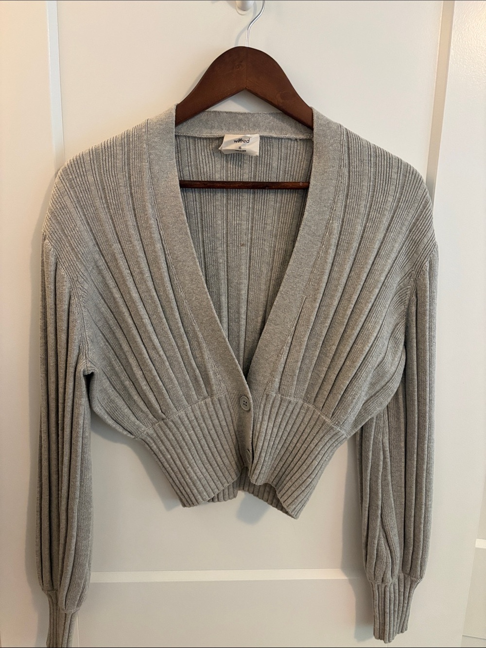 Wilfred Ribbed Cropped V-Neck Cardigan - Light Gray. The tag is half unstitched.